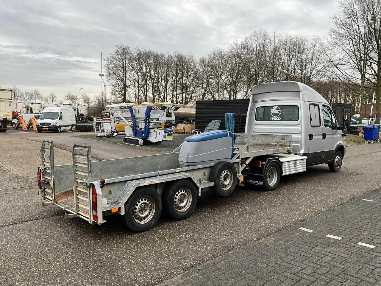 2004 IVECO DAILY 40C BE-COMBINATION WITH VELDHUIZEN COCKPIT TRAILER - Veículo comercial: foto 5 2004 IVECO DAILY 40C BE-COMBINATION WITH VELDHUIZEN COCKPIT TRAILER - Veículo comercial: foto 5