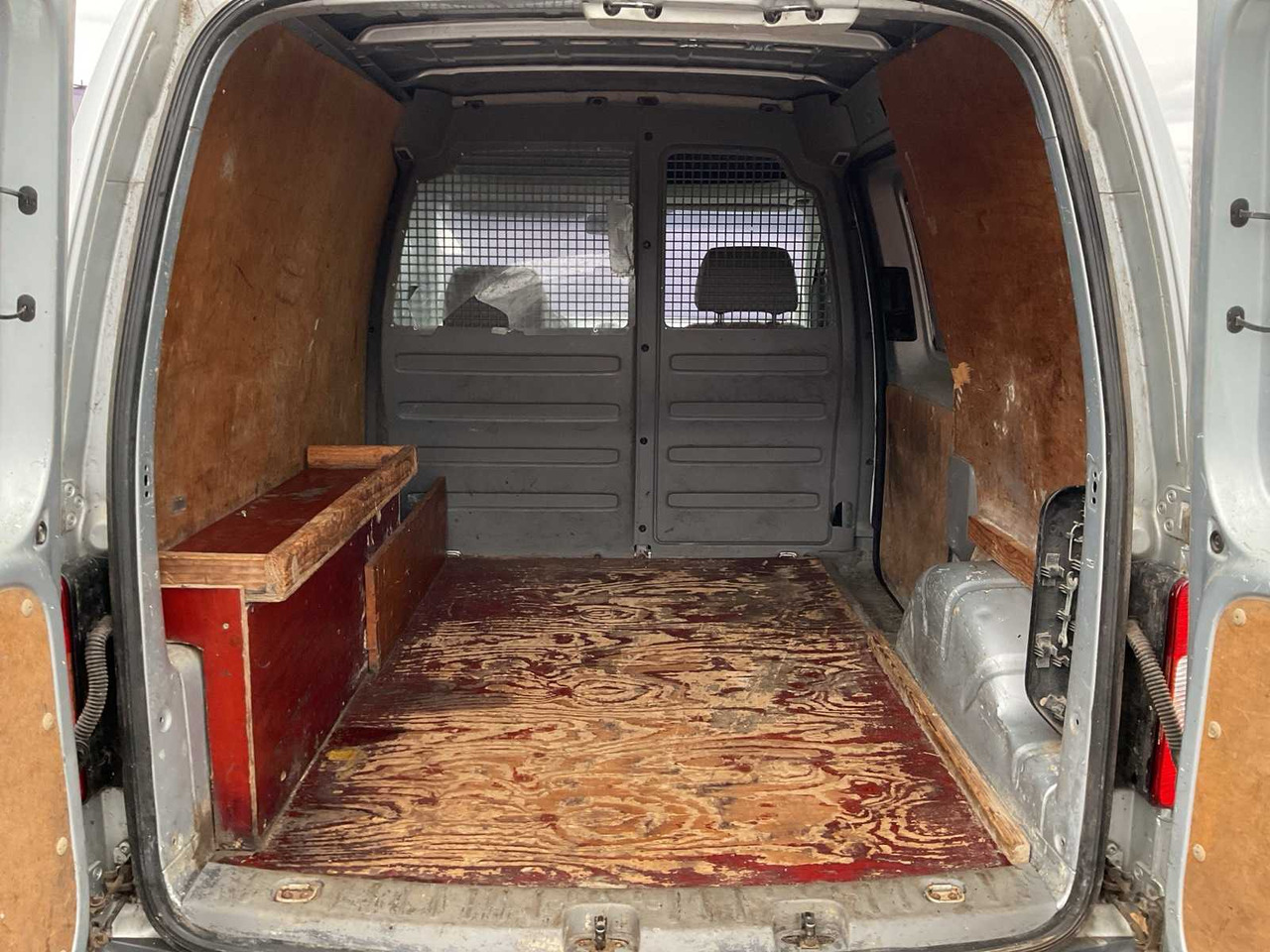 2004 - VOLKSWAGEN - CADDY - 2.0 SDI 850 KG. - COMMERCIAL VEHICLE - Veículo comercial: foto 5 2004 - VOLKSWAGEN - CADDY - 2.0 SDI 850 KG. - COMMERCIAL VEHICLE - Veículo comercial: foto 5