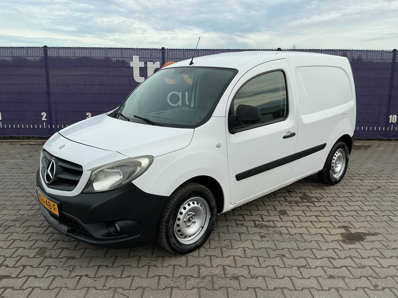 2014 - MERCEDES-BENZ - CITAN - 108 CDI ECONOMY - COMMERCIAL VEHICLE - Veículo comercial: foto 1 2014 - MERCEDES-BENZ - CITAN - 108 CDI ECONOMY - COMMERCIAL VEHICLE - Veículo comercial: foto 1