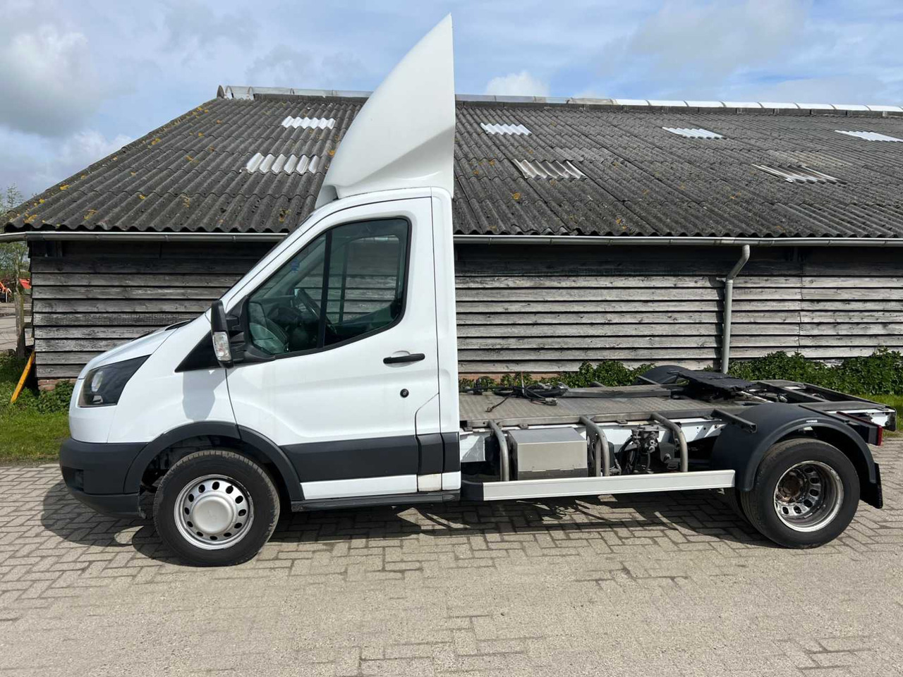 FORD - TRANSIT - 350 2.0 TDCI L2H1 - AMBIENTE - BE TRACTOR/ SEMI-TRAILER TRACTOR - COMMERCIAL VEHICLE - 2018 - Veículo comercial: foto 3 FORD - TRANSIT - 350 2.0 TDCI L2H1 - AMBIENTE - BE TRACTOR/ SEMI-TRAILER TRACTOR - COMMERCIAL VEHICLE - 2018 - Veículo comercial: foto 3
