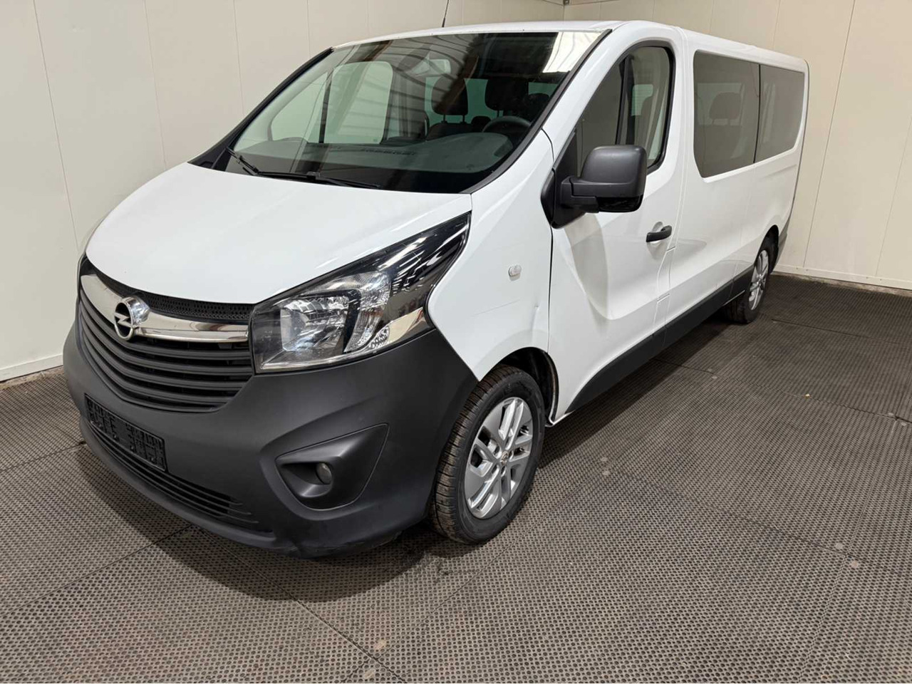 OPEL - VIVARO - COMBI - 1.6 BI TURBO - 9 SEATER - COMMERCIAL VEHICLE - 2017 - Veículo comercial: foto 2 OPEL - VIVARO - COMBI - 1.6 BI TURBO - 9 SEATER - COMMERCIAL VEHICLE - 2017 - Veículo comercial: foto 2
