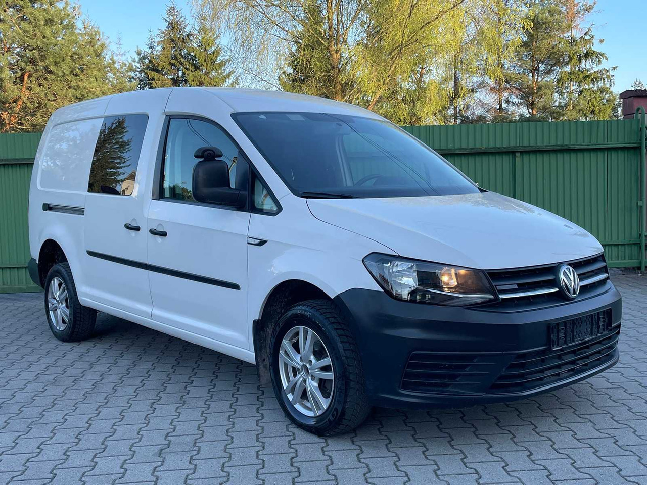 VOLKSWAGEN - 2018 - CADDY MAXI 4X4 - VAN - Veículo comercial: foto 2 VOLKSWAGEN - 2018 - CADDY MAXI 4X4 - VAN - Veículo comercial: foto 2