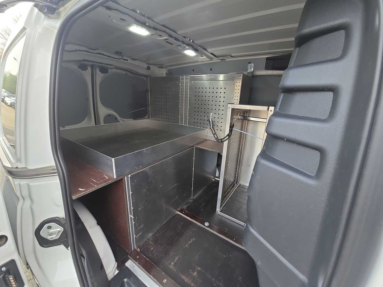 Veículo comercial VOLKSWAGEN CADDY CARGO 2.0 TDI COMFORT | ALUCA FURNISHING| VTD-11-F: foto 30 Veículo comercial VOLKSWAGEN CADDY CARGO 2.0 TDI COMFORT | ALUCA FURNISHING| VTD-11-F: foto 30