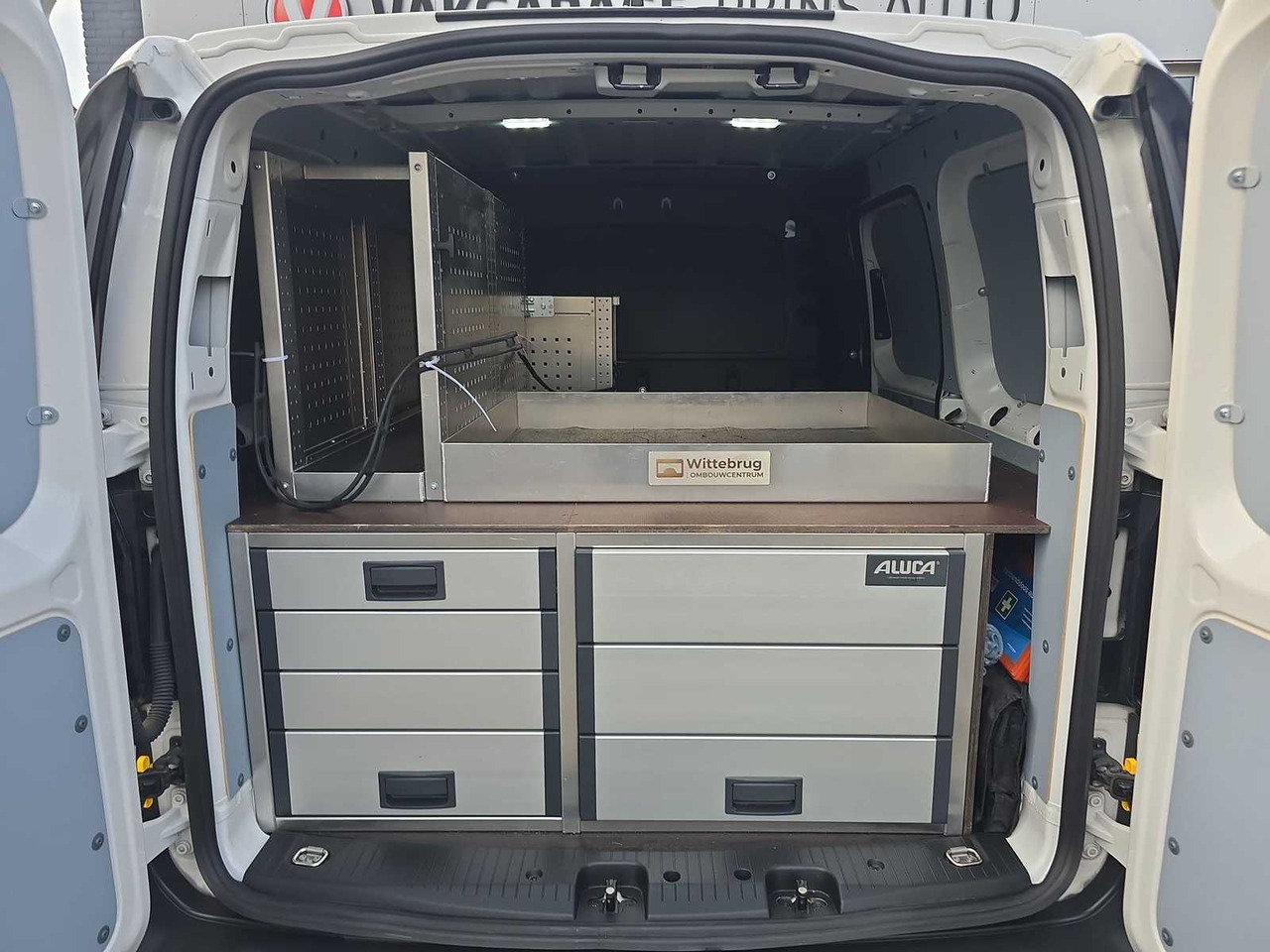 Veículo comercial VOLKSWAGEN CADDY CARGO 2.0 TDI COMFORT | ALUCA FURNISHING| VTD-11-F: foto 27 Veículo comercial VOLKSWAGEN CADDY CARGO 2.0 TDI COMFORT | ALUCA FURNISHING| VTD-11-F: foto 27