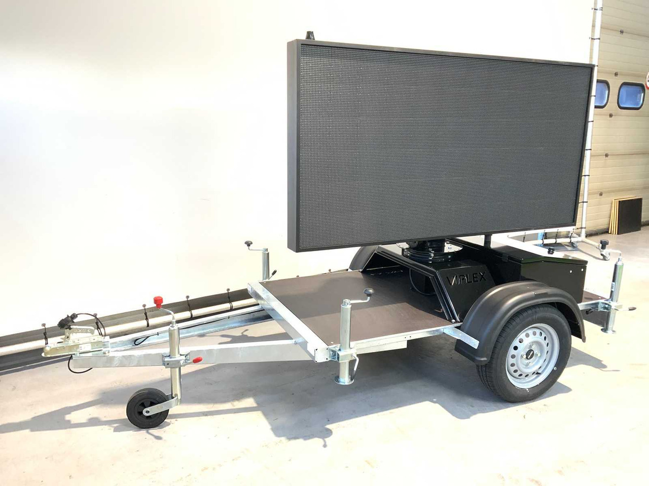 Viplex tekstkar P8 ledscherm op aanhangwagen - Equipamento de construção, Reboque: foto 1 Viplex tekstkar P8 ledscherm op aanhangwagen - Equipamento de construção, Reboque: foto 1