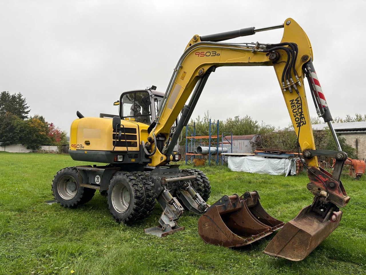 Wacker Neuson 9503-2 - Escavadeira de rodas: foto 4 Wacker Neuson 9503-2 - Escavadeira de rodas: foto 4