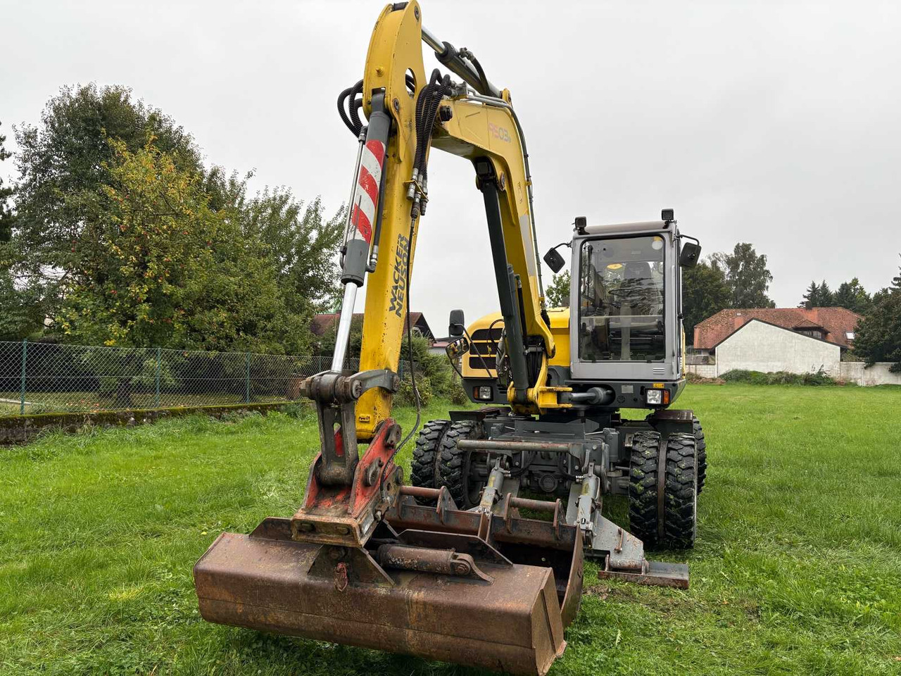 Wacker Neuson 9503-2 - Escavadeira de rodas: foto 2 Wacker Neuson 9503-2 - Escavadeira de rodas: foto 2
