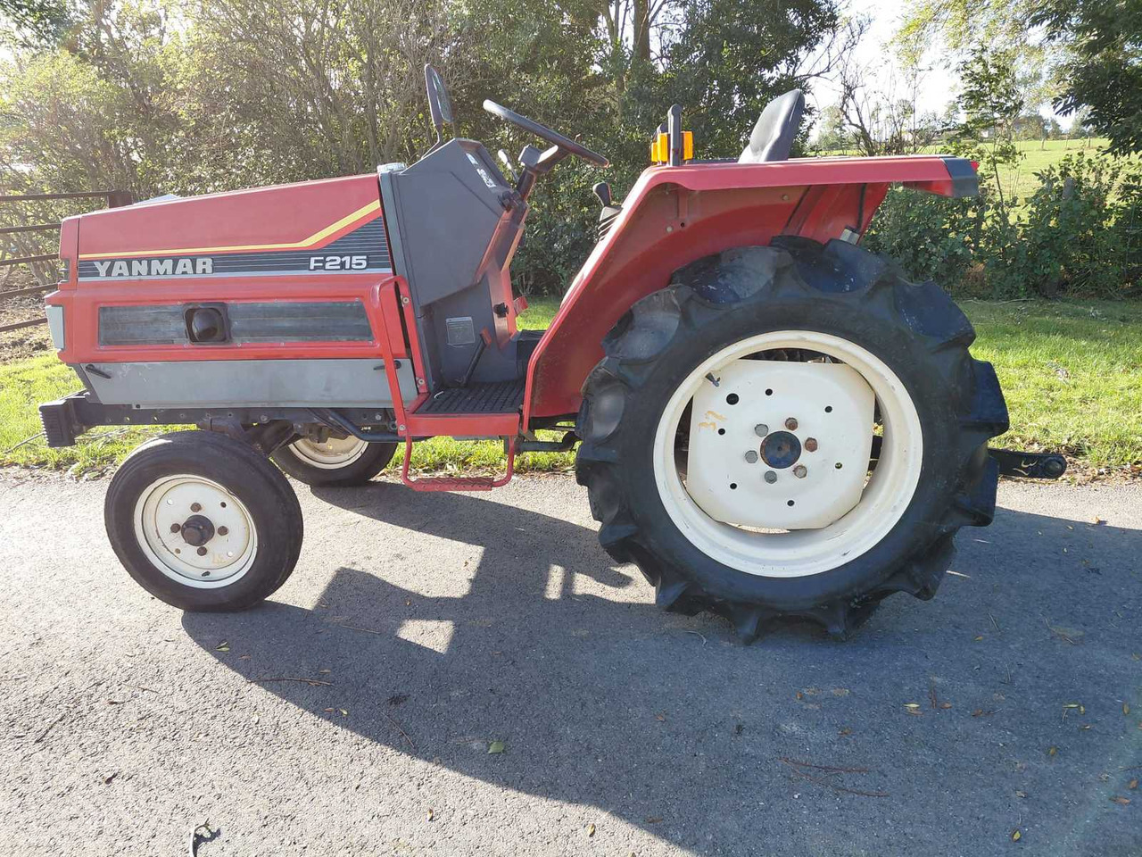 Yanmar F125 - Mini trator: foto 1 Yanmar F125 - Mini trator: foto 1