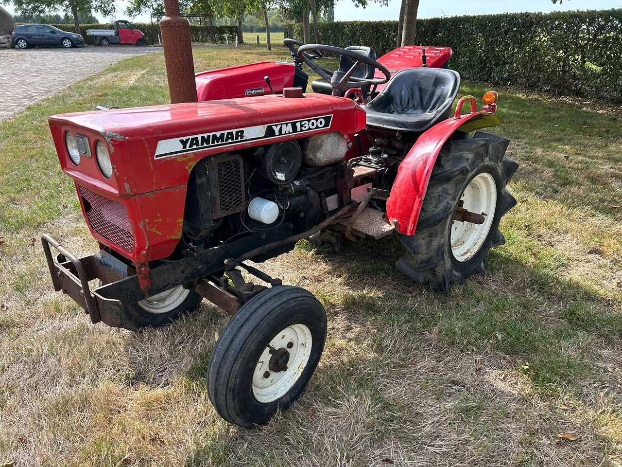 Yanmar YM1300 - Mini trator: foto 1 Yanmar YM1300 - Mini trator: foto 1