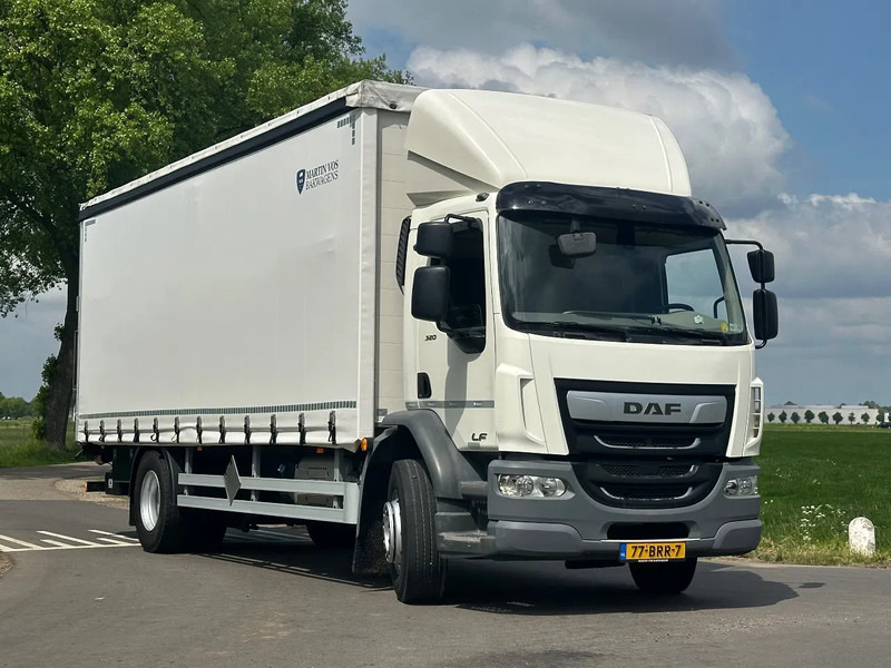 DAF CF 320 LF320.18 EURO6. SchuifzeilBakwagen met Laadklep. in TOPSTAAT! - Caminhão com lona: foto 2 DAF CF 320 LF320.18 EURO6. SchuifzeilBakwagen met Laadklep. in TOPSTAAT! - Caminhão com lona: foto 2
