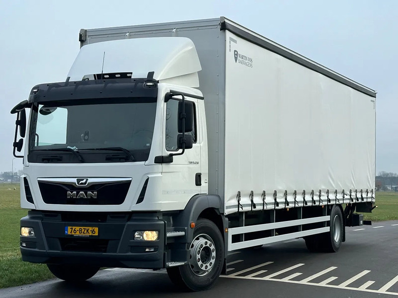 MAN TGM TGM. 15.250. EURO6. 2020. Schuifzeil Bakwagen met Laadklep 990x248x270 - Caminhão com lona: foto 1 MAN TGM TGM. 15.250. EURO6. 2020. Schuifzeil Bakwagen met Laadklep 990x248x270 - Caminhão com lona: foto 1