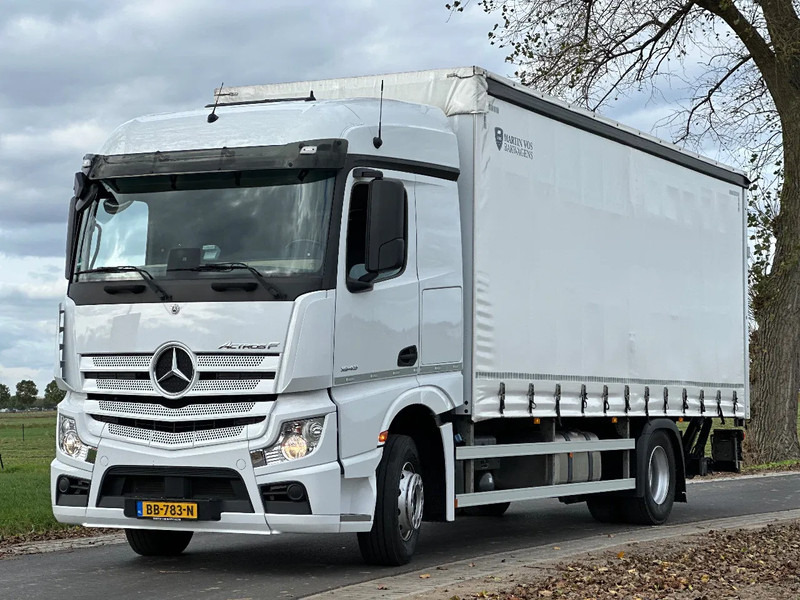 Mercedes-Benz Actros ACTROS 1843L 2022. 183432km Schuifzeil met Laadklep 2000kg - Caminhão com lona: foto 1 Mercedes-Benz Actros ACTROS 1843L 2022. 183432km Schuifzeil met Laadklep 2000kg - Caminhão com lona: foto 1