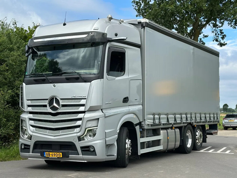 Mercedes-Benz Actros ACTROS 2545LL EURO6. 2021. Schuifzeil Bakwagen met Laadklep. - Caminhão com lona: foto 1 Mercedes-Benz Actros ACTROS 2545LL EURO6. 2021. Schuifzeil Bakwagen met Laadklep. - Caminhão com lona: foto 1