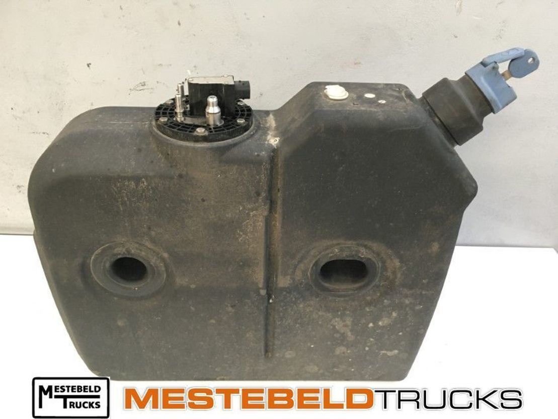 Mercedes-Benz Adblue tank 25 liter  - Fornecimento de combustível de Veículo comercial: foto 1 Mercedes-Benz Adblue tank 25 liter  - Fornecimento de combustível de Veículo comercial: foto 1