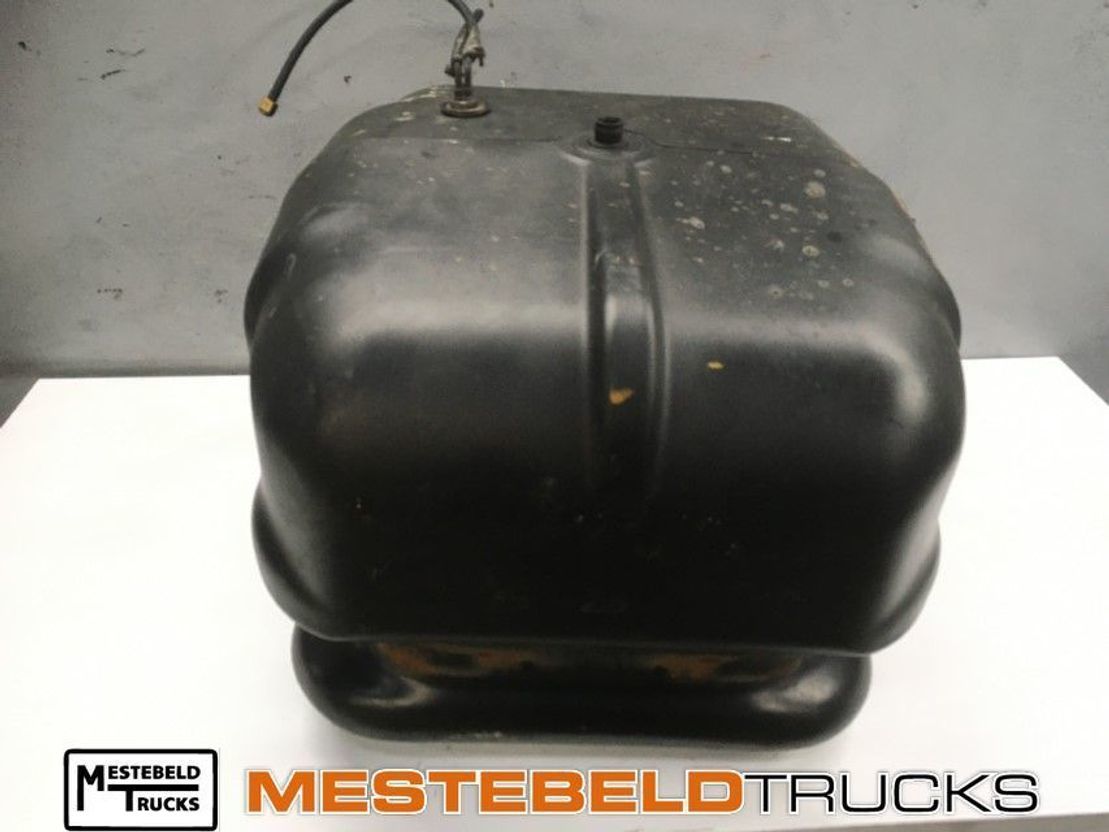 Mercedes-Benz Brandstoftank 100 liter - Fornecimento de combustível de Veículo comercial: foto 1 Mercedes-Benz Brandstoftank 100 liter - Fornecimento de combustível de Veículo comercial: foto 1