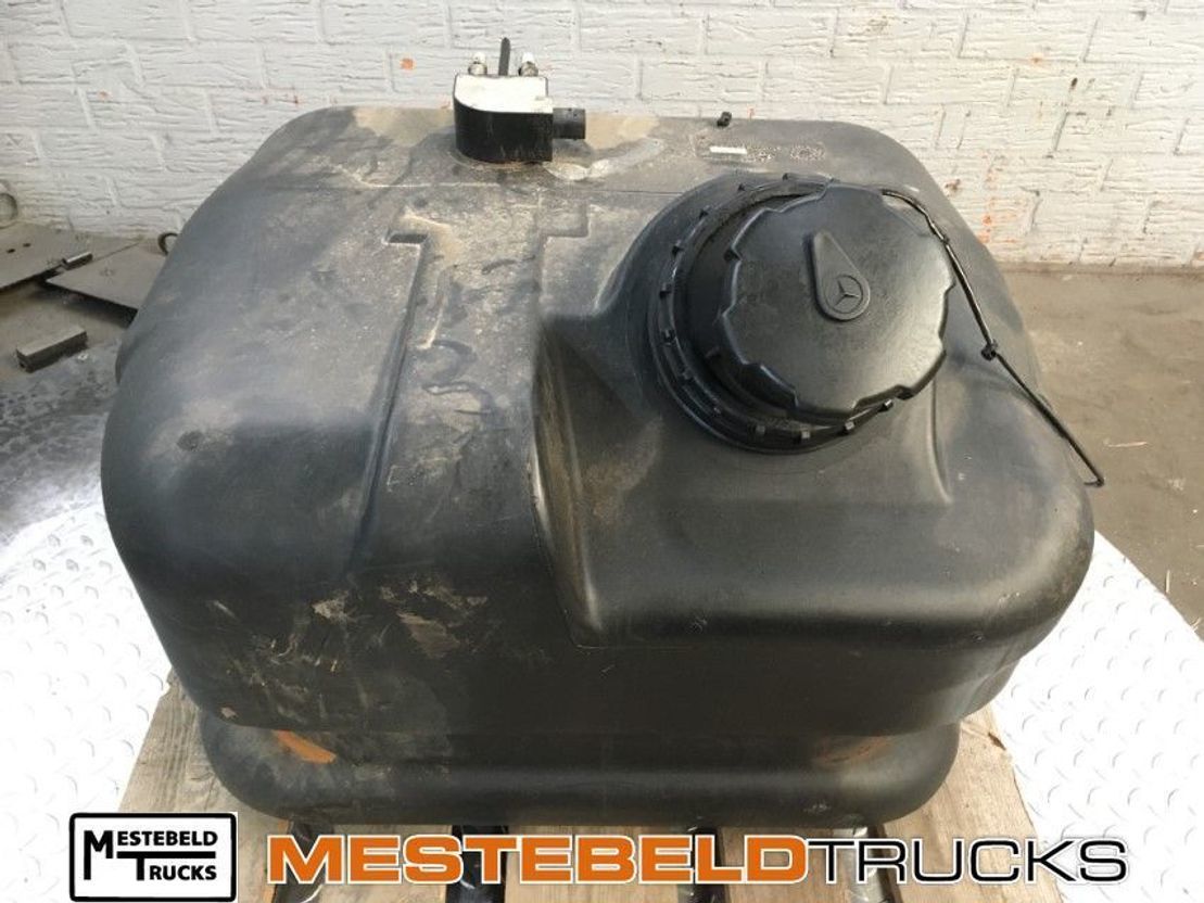 Mercedes-Benz Brandstoftank 120 liter  - Fornecimento de combustível de Veículo comercial: foto 1 Mercedes-Benz Brandstoftank 120 liter  - Fornecimento de combustível de Veículo comercial: foto 1