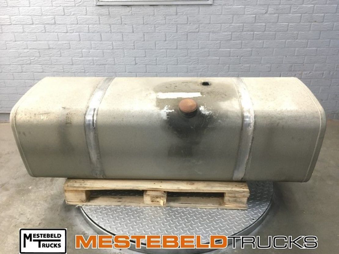 Mercedes-Benz Brandstoftank 590 liter - Fornecimento de combustível de Veículo comercial: foto 1 Mercedes-Benz Brandstoftank 590 liter - Fornecimento de combustível de Veículo comercial: foto 1