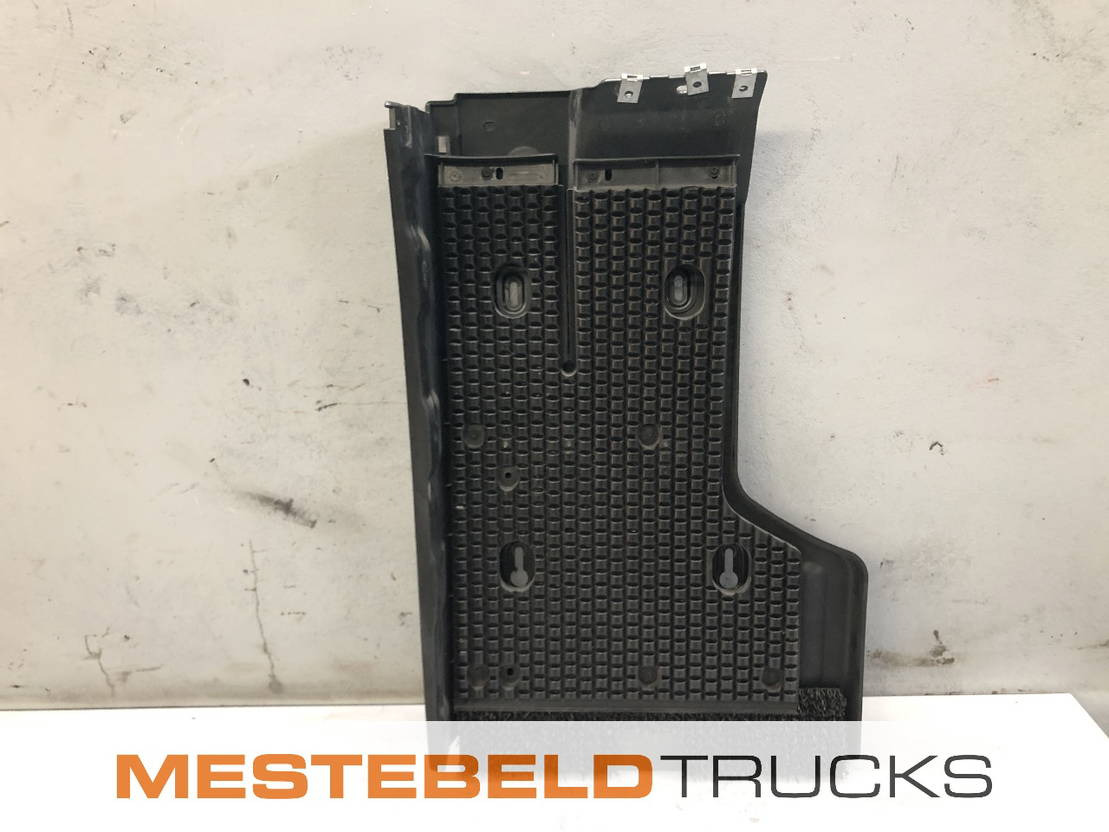 Mercedes-Benz Spatbord rechts - Estrutura/ Châssis de Caminhão: foto 2 Mercedes-Benz Spatbord rechts - Estrutura/ Châssis de Caminhão: foto 2