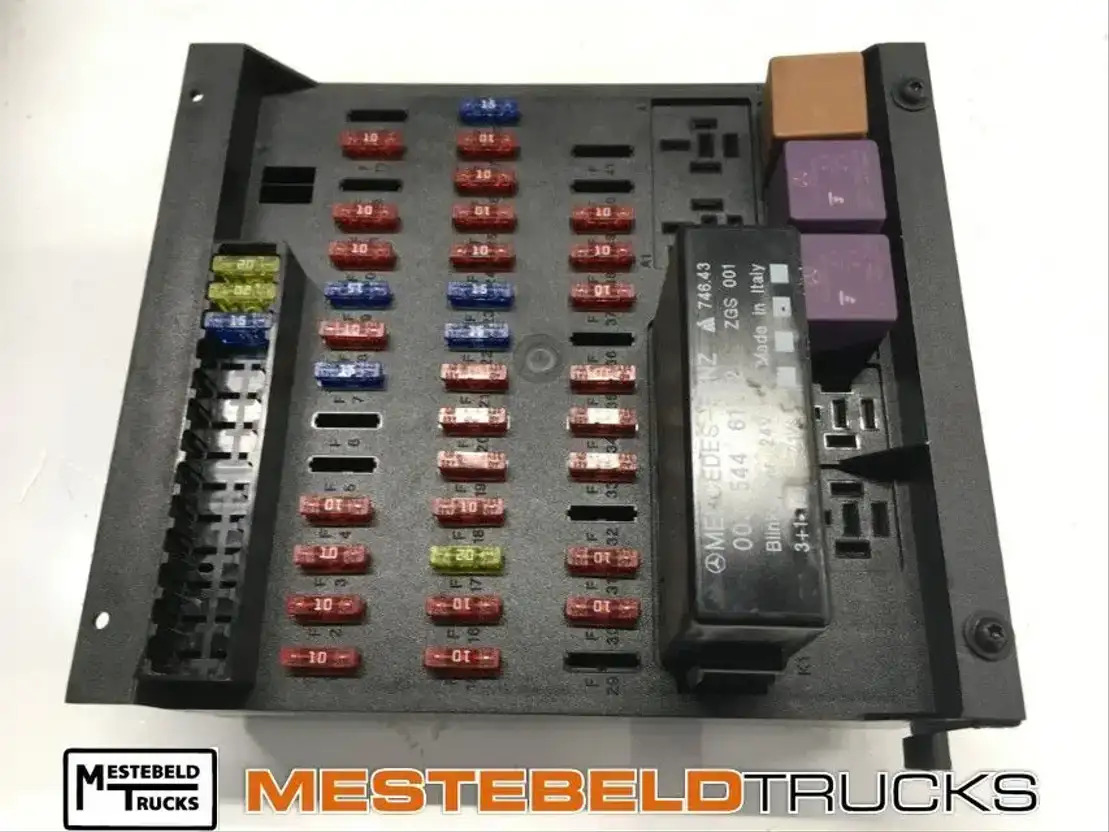 Mercedes-Benz Zekeringkast Atego 1823 - Sistema elétrico de Caminhão: foto 1 Mercedes-Benz Zekeringkast Atego 1823 - Sistema elétrico de Caminhão: foto 1