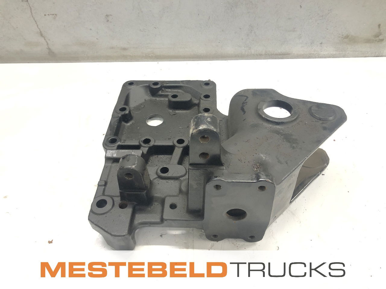 Renault Steun v. dwarsbalk Midlum - Estrutura/ Châssis de Caminhão: foto 1 Renault Steun v. dwarsbalk Midlum - Estrutura/ Châssis de Caminhão: foto 1