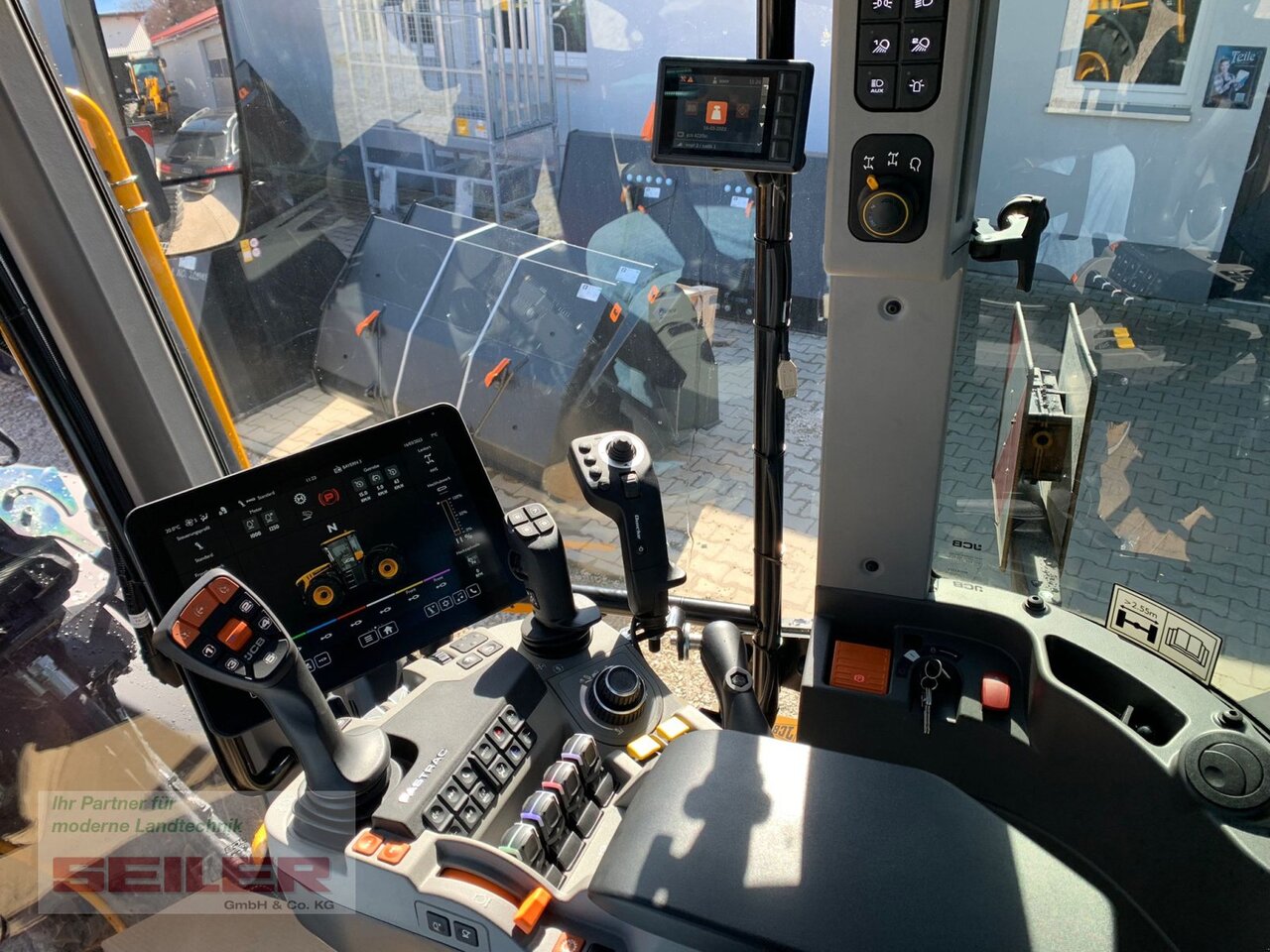 Trator nuevo JCB Fastrac 4220 ICON + Frontlader Q7S: foto 7