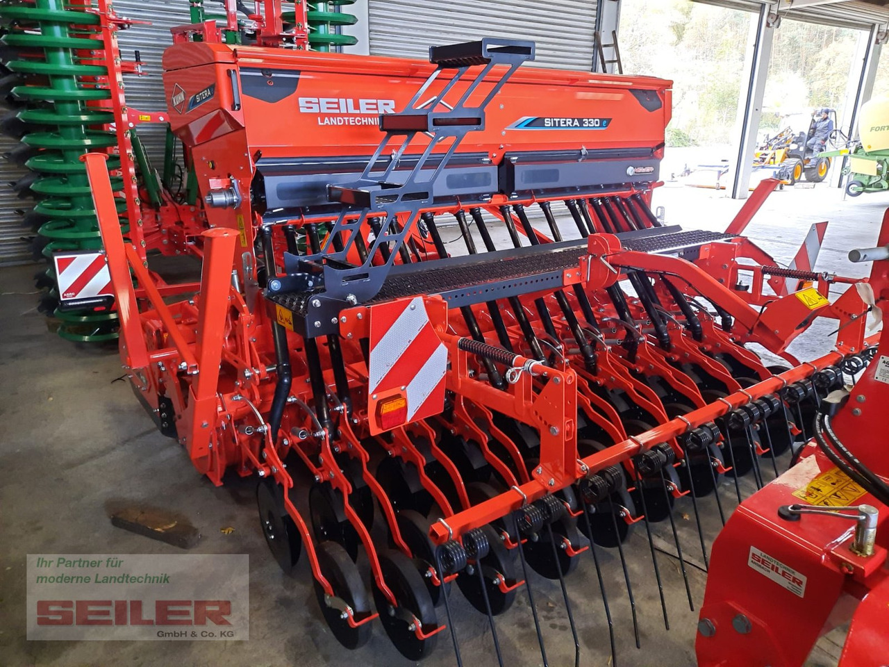 Kuhn HR 304 + Sitera 330-20E - Semeadora combinada: foto 2 Kuhn HR 304 + Sitera 330-20E - Semeadora combinada: foto 2