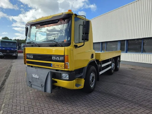 Caminhão chassi DAF CF 75.250 6x2 Euro 2 Automatic NL-Truck Original KM'S: foto 8 Caminhão chassi DAF CF 75.250 6x2 Euro 2 Automatic NL-Truck Original KM'S: foto 8