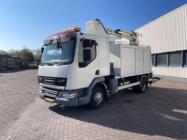 DAF LF 45.160 CUSTERS Hoogwerker 14,5 mtr / Skyworker 14,5mtr - Caminhão com plataforma aérea: foto 4 DAF LF 45.160 CUSTERS Hoogwerker 14,5 mtr / Skyworker 14,5mtr - Caminhão com plataforma aérea: foto 4