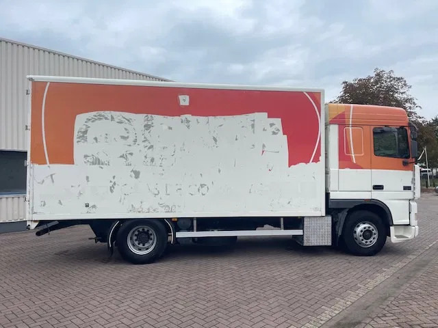 DAF XF 95.380 Euro 2 Manual-Gear - Caminhão furgão: foto 2 DAF XF 95.380 Euro 2 Manual-Gear - Caminhão furgão: foto 2