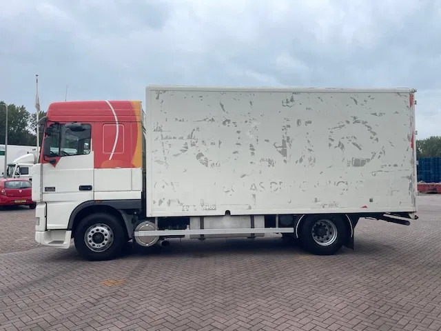 DAF XF 95.380 Euro 2 Manual-Gear - Caminhão furgão: foto 3 DAF XF 95.380 Euro 2 Manual-Gear - Caminhão furgão: foto 3