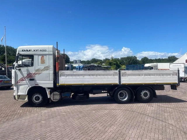 DAF XF 95 8 Tires (6x2) euro 2 - Camião de caixa aberta/ Plataforma: foto 4 DAF XF 95 8 Tires (6x2) euro 2 - Camião de caixa aberta/ Plataforma: foto 4
