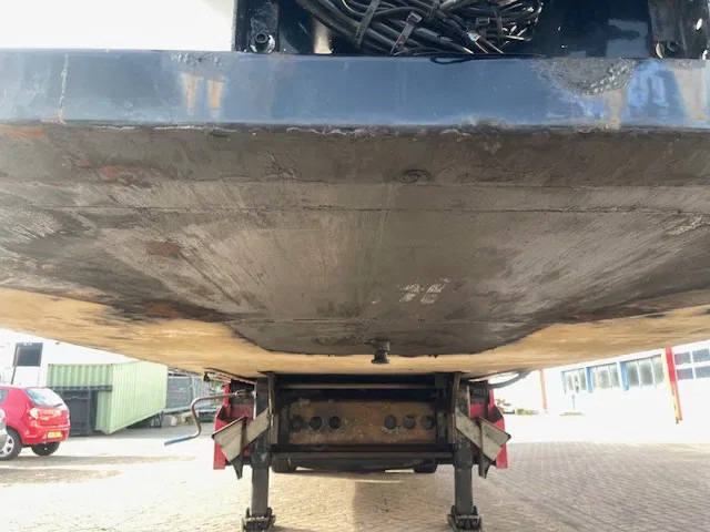 Kögel 3 AXELS (2X LIFT AXELS) DISK BRAKE 7CM FRIGO BOX - Semireboque furgão: foto 4 Kögel 3 AXELS (2X LIFT AXELS) DISK BRAKE 7CM FRIGO BOX - Semireboque furgão: foto 4