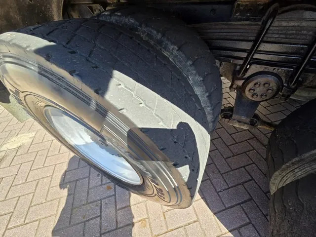 Camião de caixa aberta/ Plataforma, Caminhão grua MAN 26.362 6x4 Full spring Euro 2: foto 19 Camião de caixa aberta/ Plataforma, Caminhão grua MAN 26.362 6x4 Full spring Euro 2: foto 19