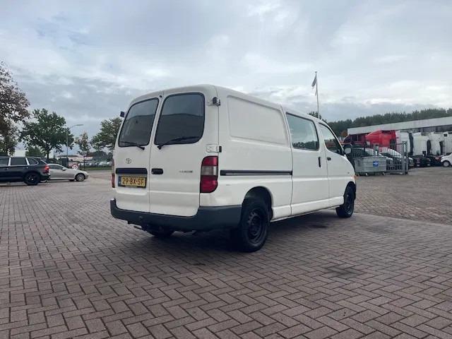 Toyota HiAce 2.5 D4-D 90 Lang Airco - Furgão compacto: foto 5 Toyota HiAce 2.5 D4-D 90 Lang Airco - Furgão compacto: foto 5