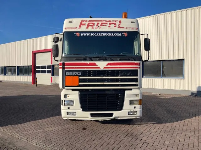 DAF XF 95.430 Manual-Gear Euro 3 - Tractor: foto 2 DAF XF 95.430 Manual-Gear Euro 3 - Tractor: foto 2