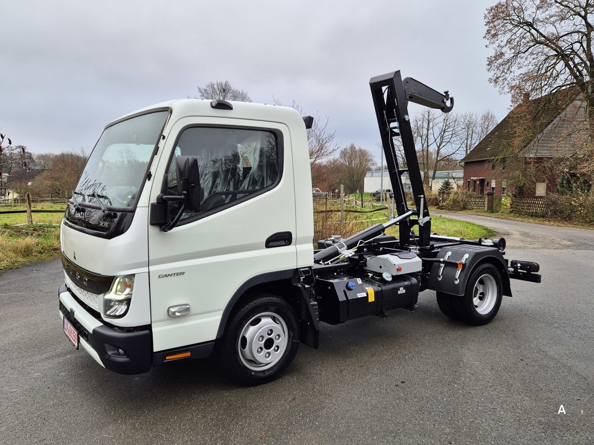 FUSO 3C15 Duonic Aut.City Abrollkipper AHK 3.5T - Caminhão polibenne: foto 1 FUSO 3C15 Duonic Aut.City Abrollkipper AHK 3.5T - Caminhão polibenne: foto 1