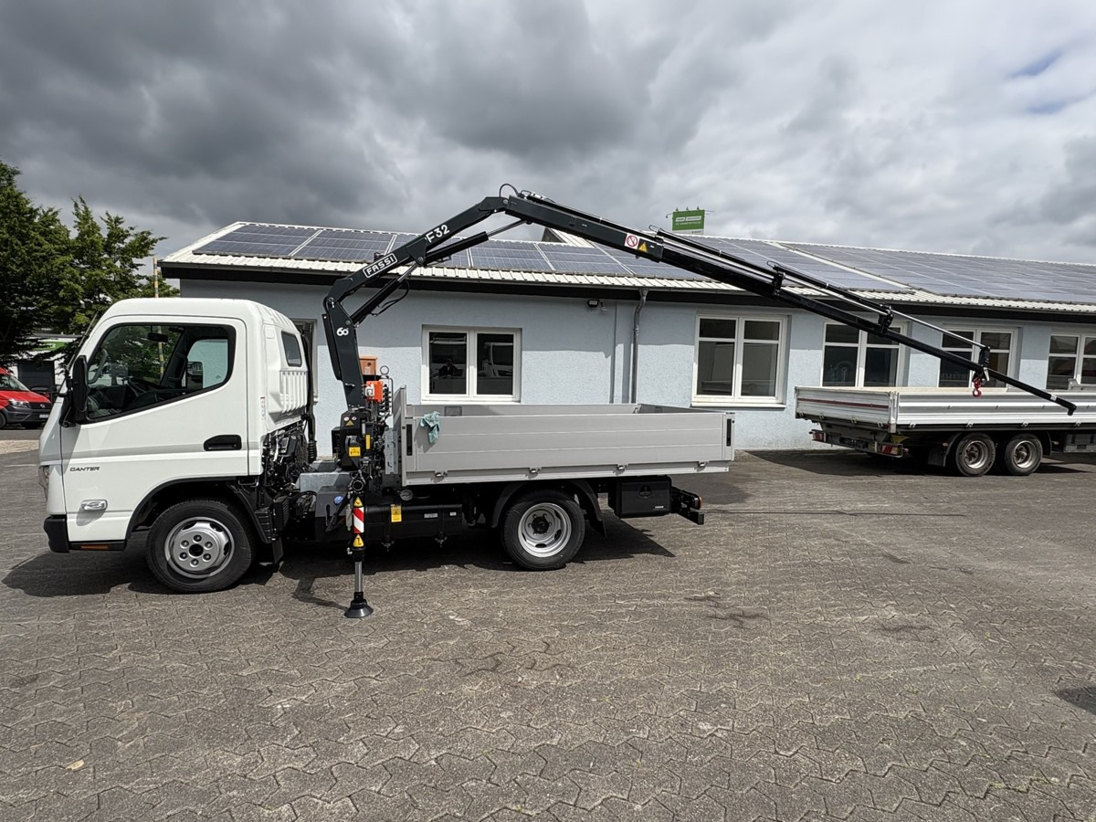 FUSO 3S15 Alu Pritsche 2.80m Ladekran Funk! sofort ve - Caminhão grua, Camião de caixa aberta/ Plataforma: foto 4 FUSO 3S15 Alu Pritsche 2.80m Ladekran Funk! sofort ve - Caminhão grua, Camião de caixa aberta/ Plataforma: foto 4