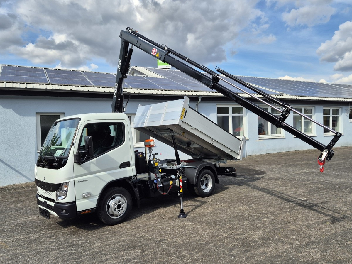 FUSO 3S15 Alukipper mit Ladekran Funk 3 x hydr. - Furgão basculante: foto 1 FUSO 3S15 Alukipper mit Ladekran Funk 3 x hydr. - Furgão basculante: foto 1
