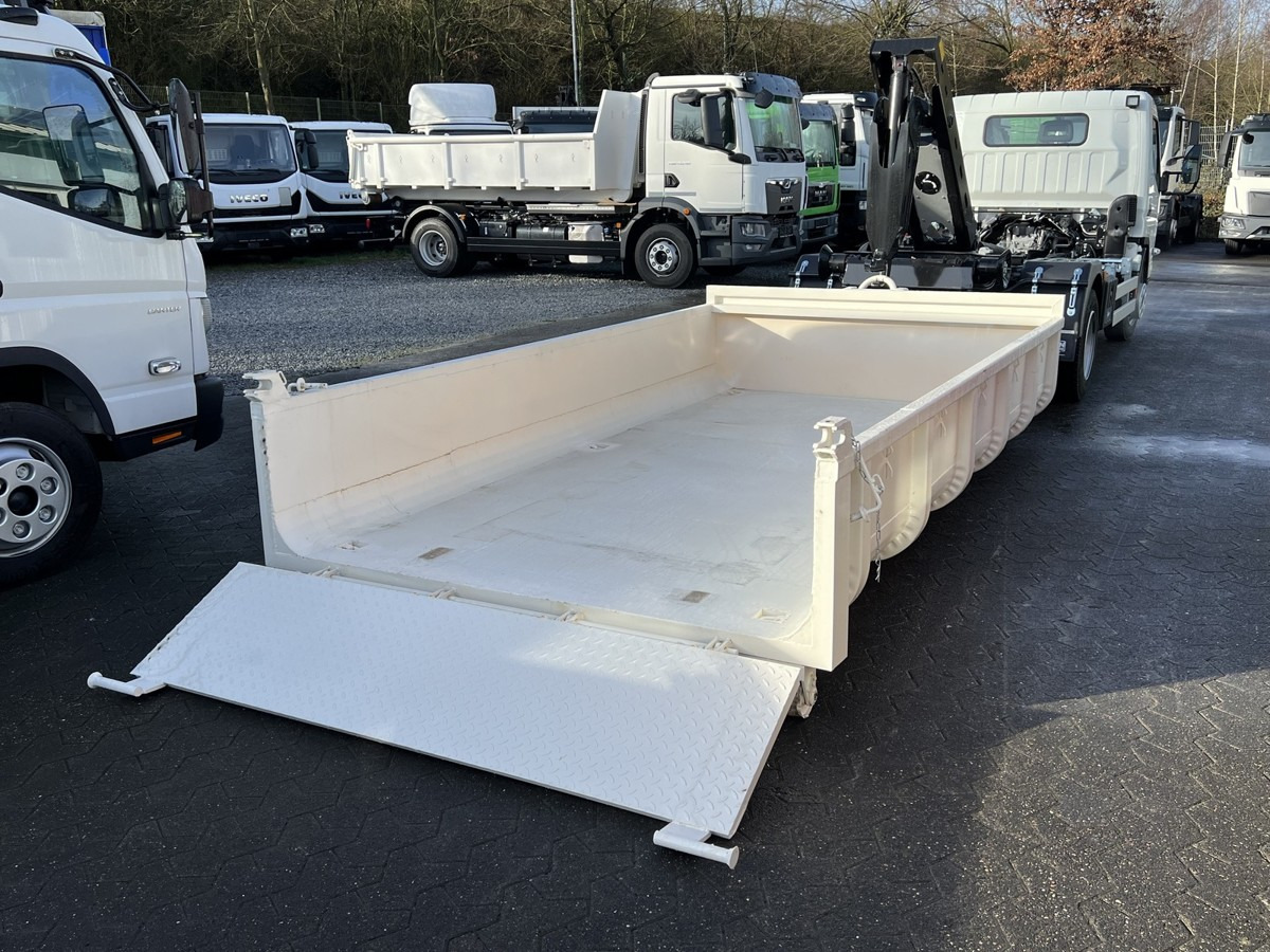 FUSO Canter FUSO 7C18 City Abrollkipper Miete - Caminhão polibenne: foto 4 FUSO Canter FUSO 7C18 City Abrollkipper Miete - Caminhão polibenne: foto 4