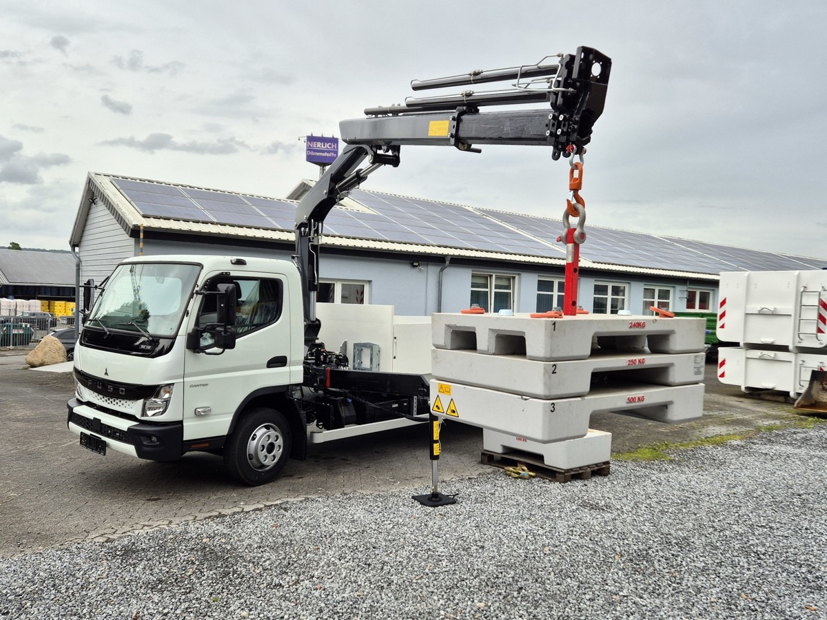 FUSO FUSO 9C18 Canter Alu Pritsche 5.5m Kran 3x hydr. - Furgão caixa aberta: foto 1 FUSO FUSO 9C18 Canter Alu Pritsche 5.5m Kran 3x hydr. - Furgão caixa aberta: foto 1