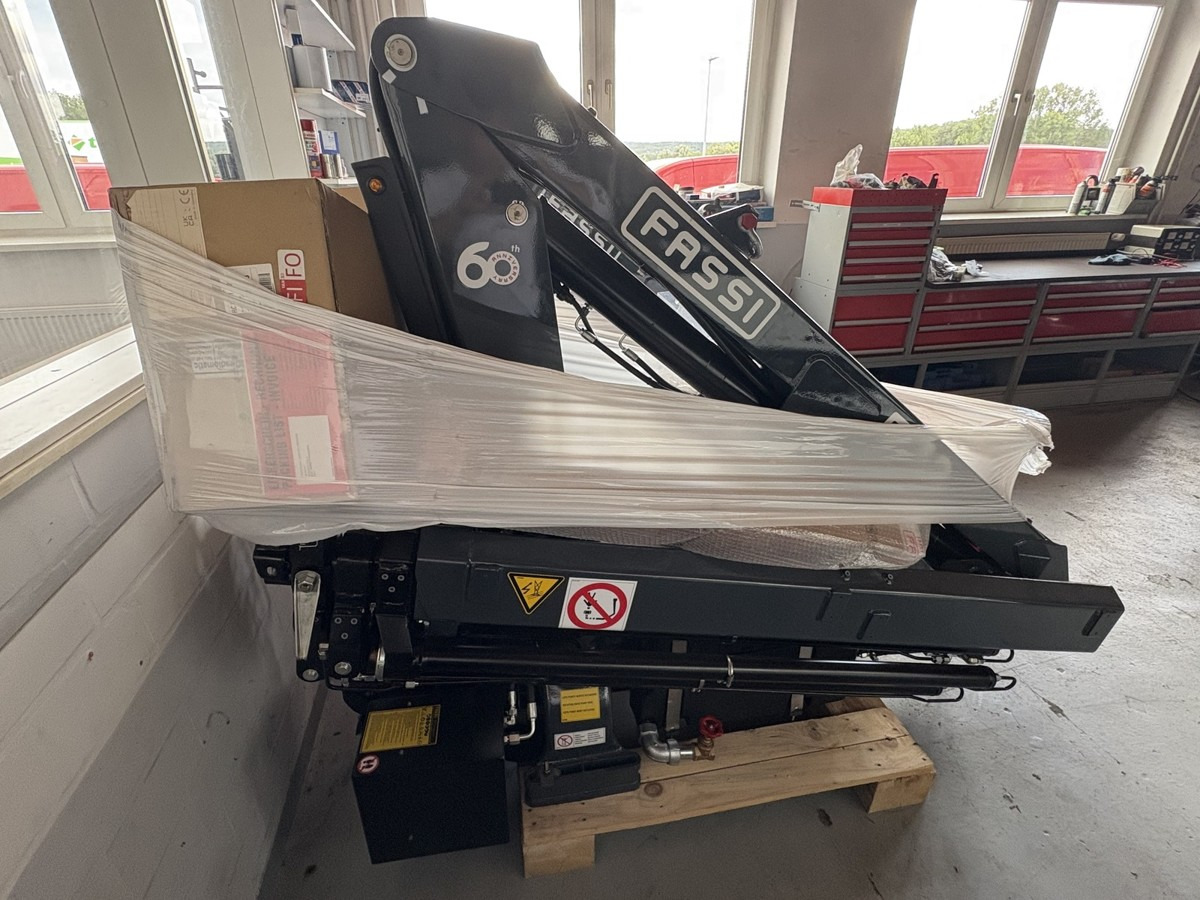 Ladekran Fassi F32A.023 Funk! NEU sofort verfügb - Grua para caminhão: foto 2 Ladekran Fassi F32A.023 Funk! NEU sofort verfügb - Grua para caminhão: foto 2