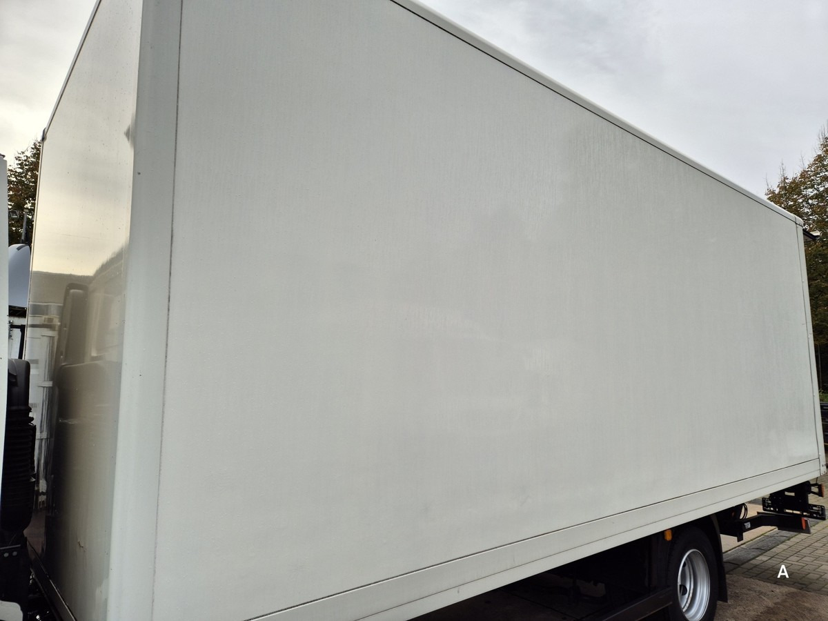 MAN Saxas MKD 61-M-E Koffer Bj. 20 Möbelkoffer - Carrinha de contentor: foto 1 MAN Saxas MKD 61-M-E Koffer Bj. 20 Möbelkoffer - Carrinha de contentor: foto 1