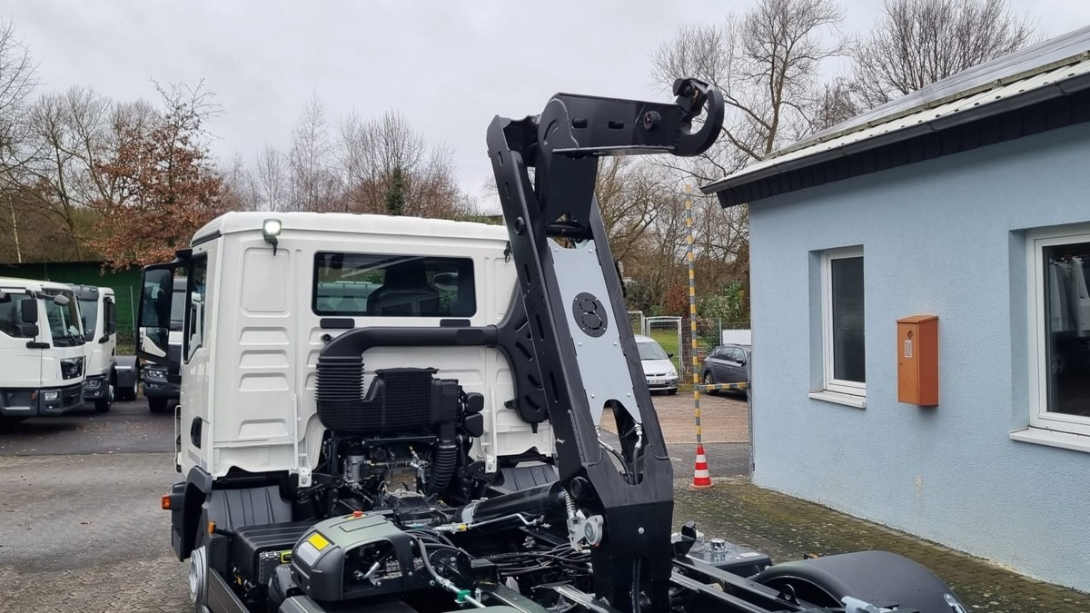 Caminhão polibenne nuevo MAN TGL 12.220 BL NEU City Abrollkipper 8t TipMatic: foto 11