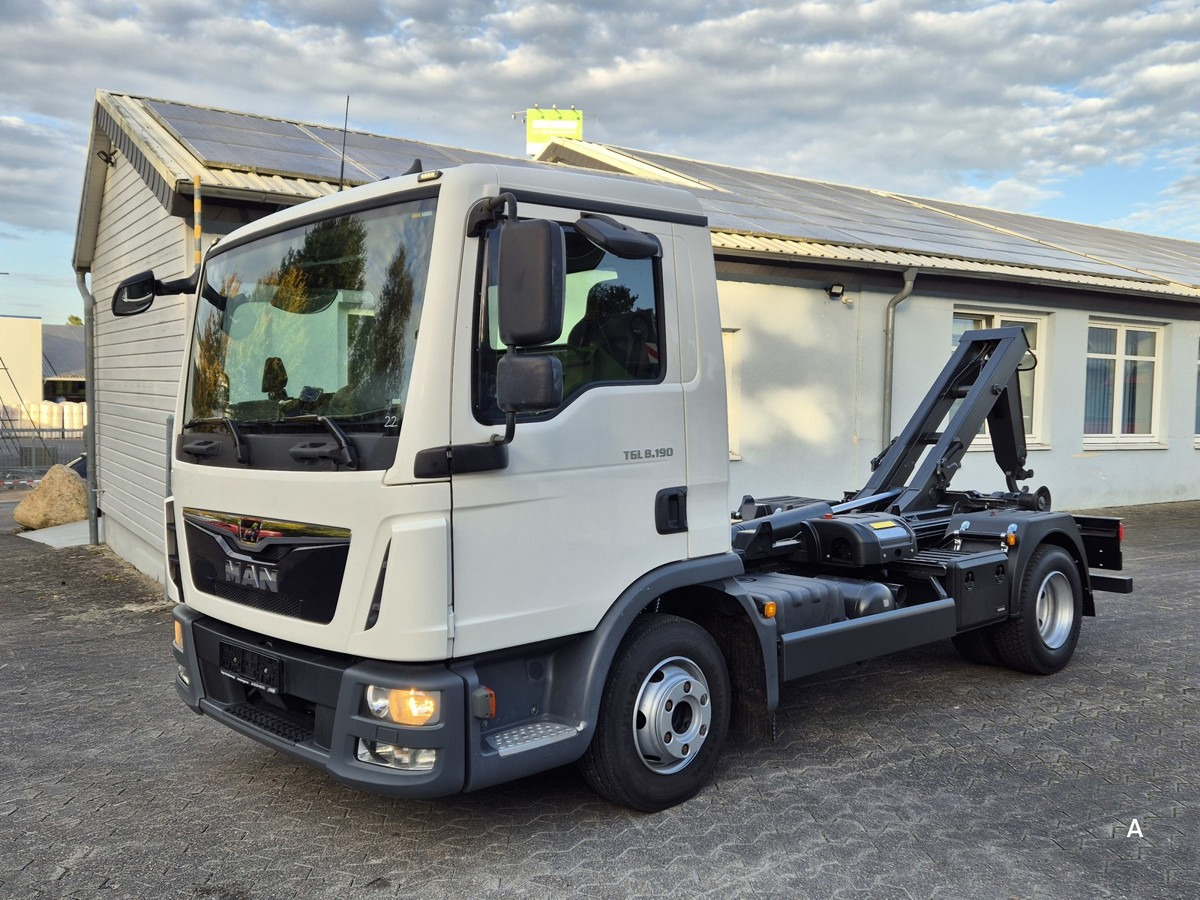 MAN TGL 8.190 BL City Abrollkipper Aut., 2 x AHK sof - Caminhão polibenne: foto 2 MAN TGL 8.190 BL City Abrollkipper Aut., 2 x AHK sof - Caminhão polibenne: foto 2