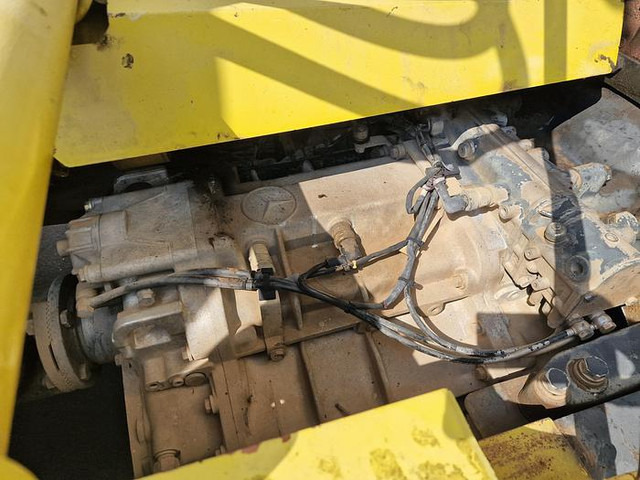 Caminhão betoneira Mercedes-Benz 2527 B 6X4: foto 14 Caminhão betoneira Mercedes-Benz 2527 B 6X4: foto 14