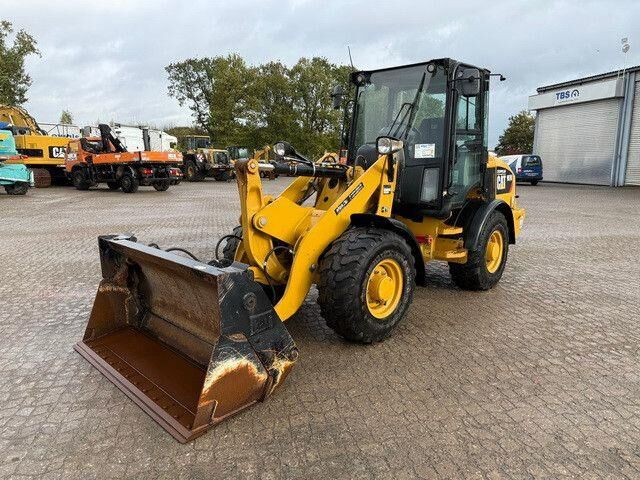 Caterpillar 907 M, 4+1 Schaufel, Palettengabel, Hydr. S.W.S. - Carregadeira de rodas: foto 2 Caterpillar 907 M, 4+1 Schaufel, Palettengabel, Hydr. S.W.S. - Carregadeira de rodas: foto 2