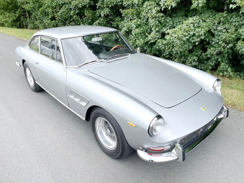 Ferrari 330 GT Coupe 2+2/TÜV neu/H-Zulassung - Automóvel: foto 4 Ferrari 330 GT Coupe 2+2/TÜV neu/H-Zulassung - Automóvel: foto 4