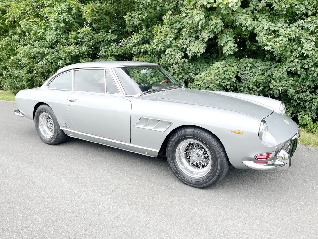 Ferrari 330 GT Coupe 2+2/TÜV neu/H-Zulassung - Automóvel: foto 2 Ferrari 330 GT Coupe 2+2/TÜV neu/H-Zulassung - Automóvel: foto 2