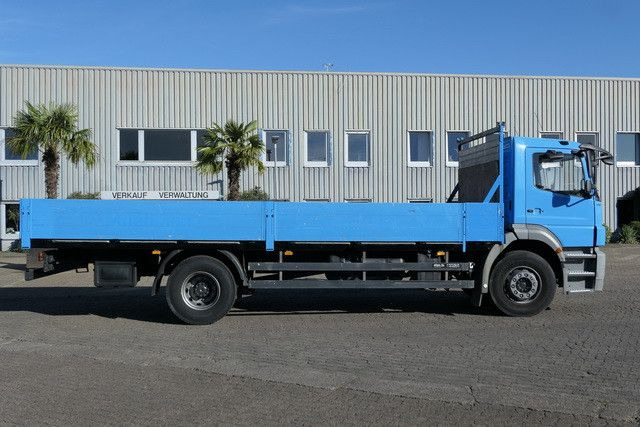 Mercedes-Benz 1824 L Axor 4x2, 3. Sitz, AHK, Gerüstbau, Klima Mercedes-Benz 1824 L Axor 4x2, 3. Sitz, AHK, Gerüstbau, Klima - Camião de caixa aberta/ Plataforma: foto 4 Mercedes-Benz 1824 L Axor 4x2, 3. Sitz, AHK, Gerüstbau, Klima Mercedes-Benz 1824 L Axor 4x2, 3. Sitz, AHK, Gerüstbau, Klima - Camião de caixa aberta/ Plataforma: foto 4