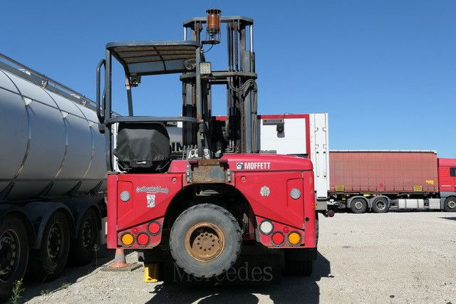 Moffett M4 25.3, Mitnahmestapler, 2.500kg, 3m Hubhöhe - Empilhadeira montada em caminhão: foto 2 Moffett M4 25.3, Mitnahmestapler, 2.500kg, 3m Hubhöhe - Empilhadeira montada em caminhão: foto 2